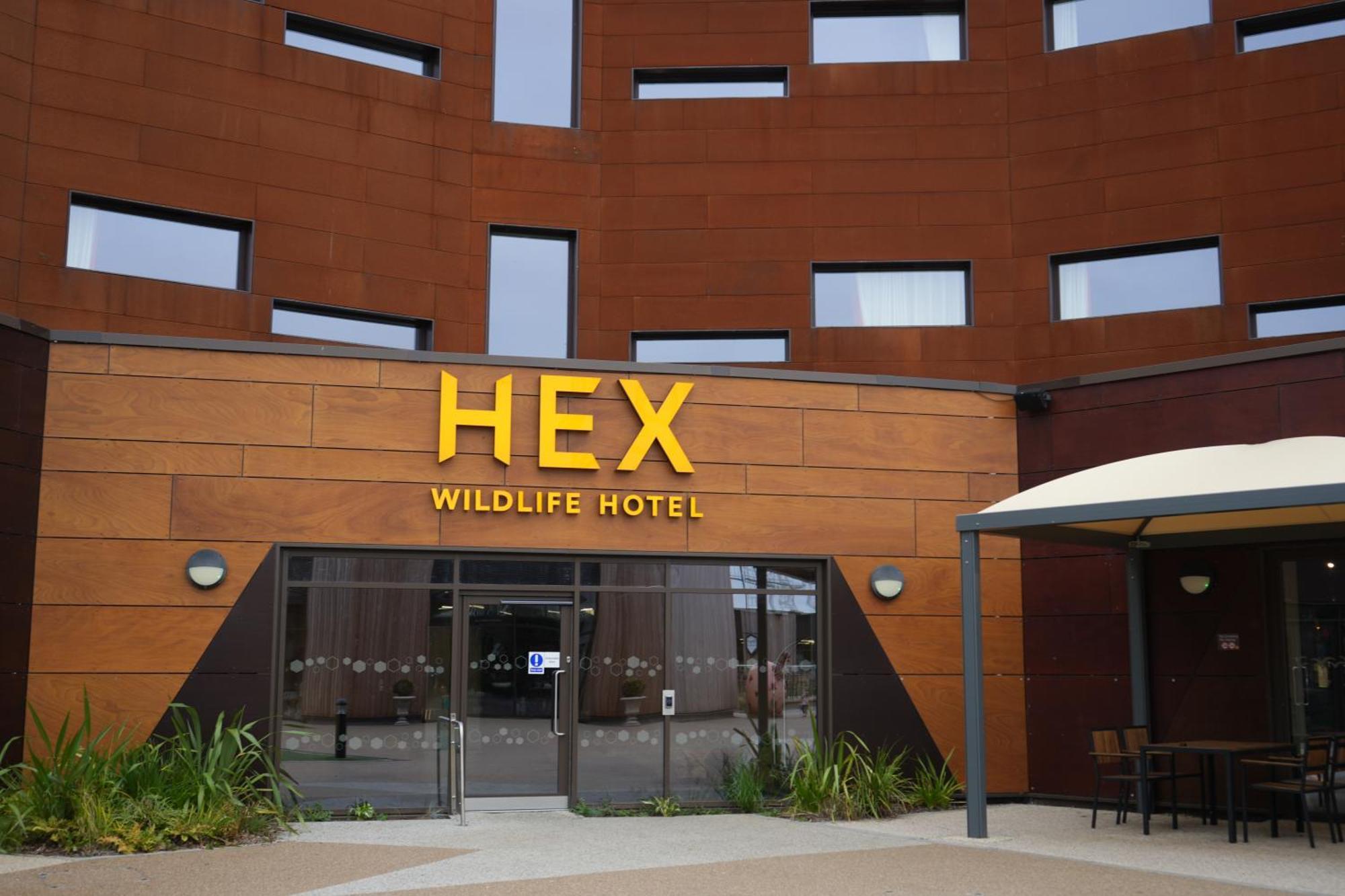 Hex Wildlife Hotel At Yorkshire Wildlife Park Doncaster Exterior photo